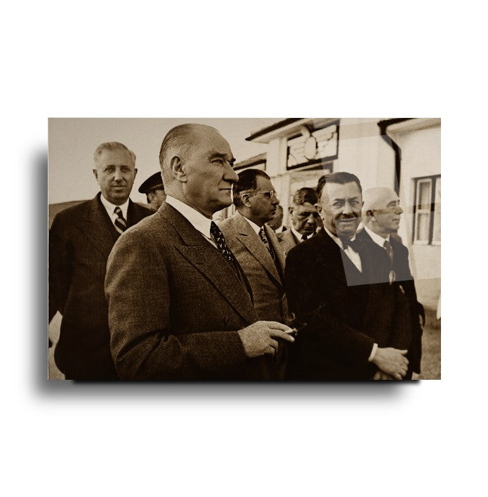 Atatürk Cam Tablo