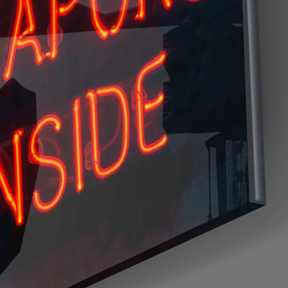 “No Drugs or Nuclear Weapons Allowed Inside” Cam Tablo