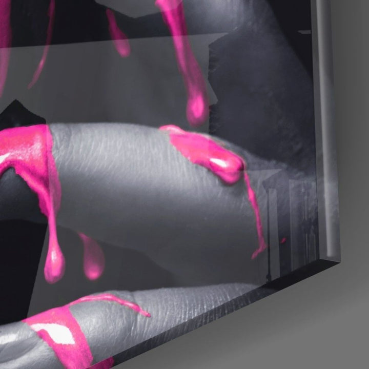 Pembe Boyalı Kadın Cam Tablo