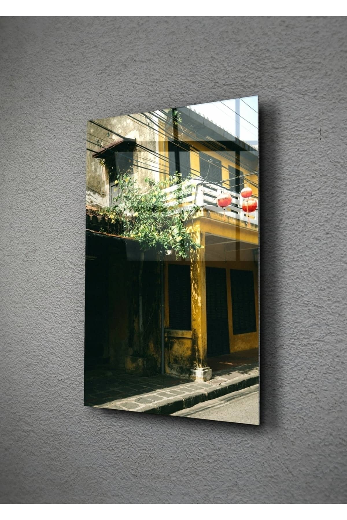 Sokağı Güzelleştiren Ev Cam Tablo