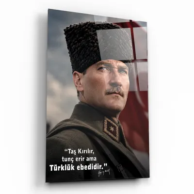 Atatürk Cam Tablo - "Türklük Ebedidir" Sözlü Kalpaklı Portre