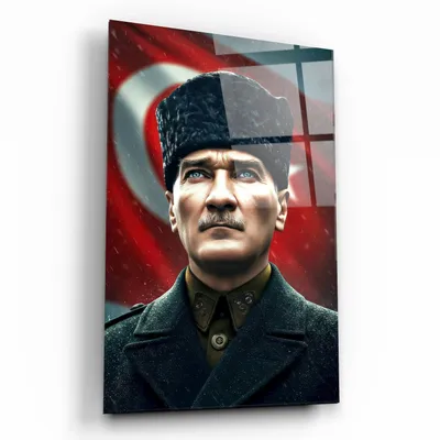 Kalpaklı ve Üniformalı Atatürk Portresi Cam Tablo