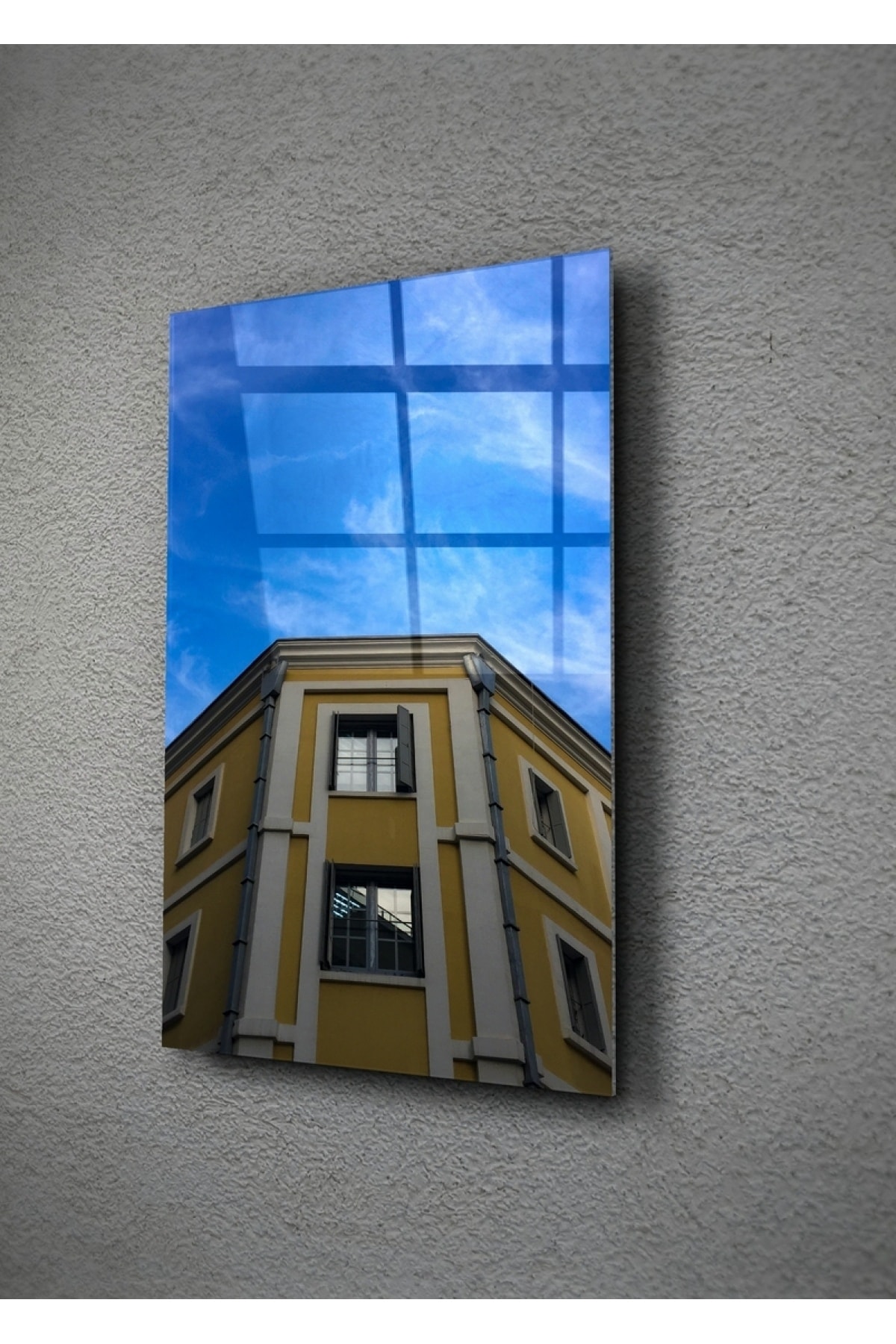 Gökyüzüyle Buluşan Apartman Cam Tablo