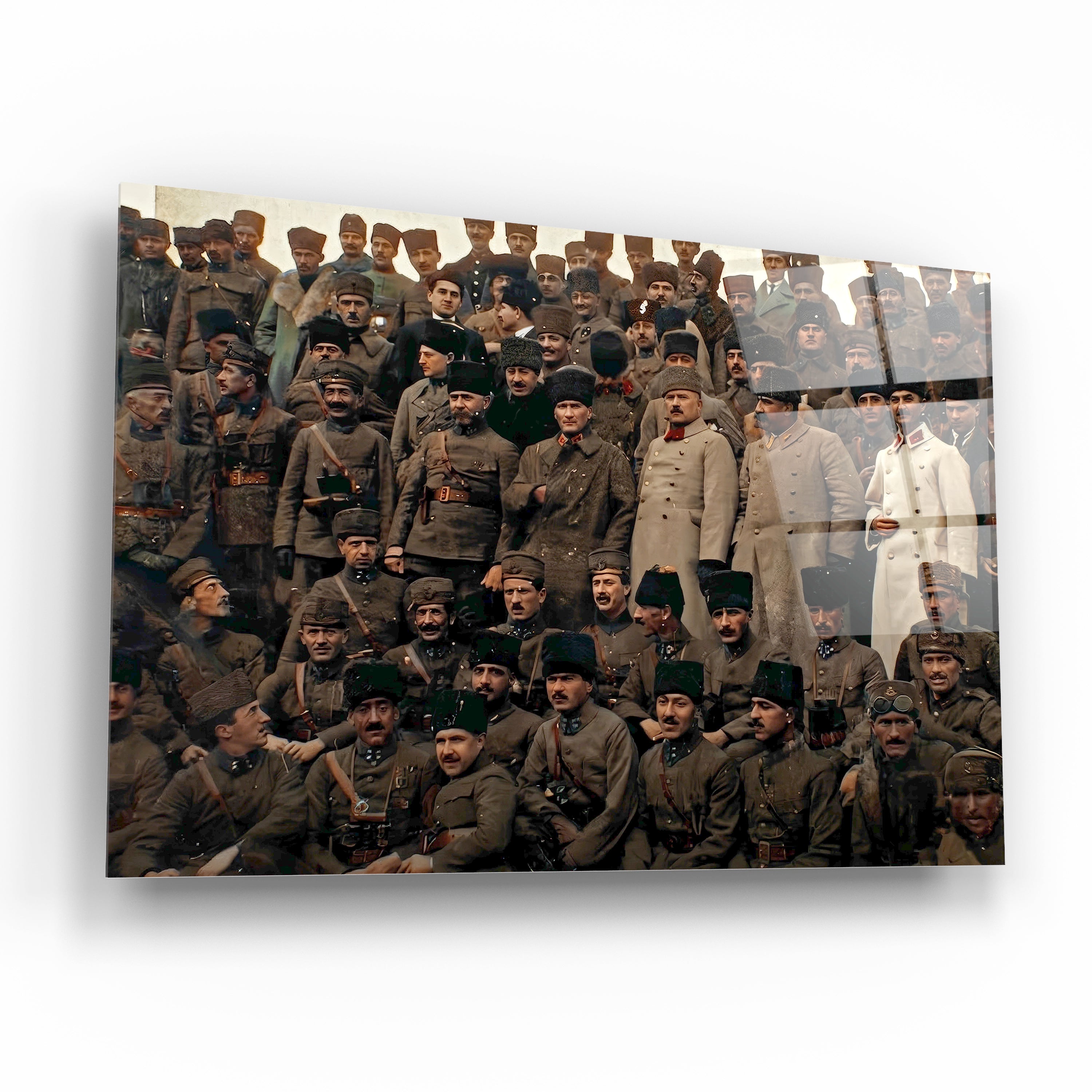 Atatürk Cam Tablo - Silah Arkadaşları ve Askeri Heyet Toplu Fotoğraf