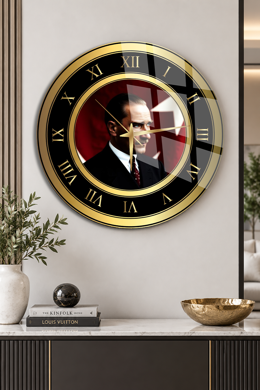 YUVARLAK KIRILMAZ CAM DUVAR SAATİ, HEM TABLO HEM SAAT ATATÜRK BAYRAKLI ALTIN ÇERÇEVELİ EV OFİS HEDİYESİ